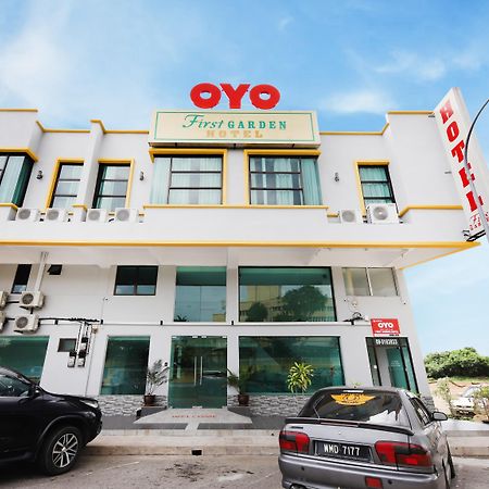 קואנטאן Oyo 44043 First Garden Hotel מראה חיצוני תמונה