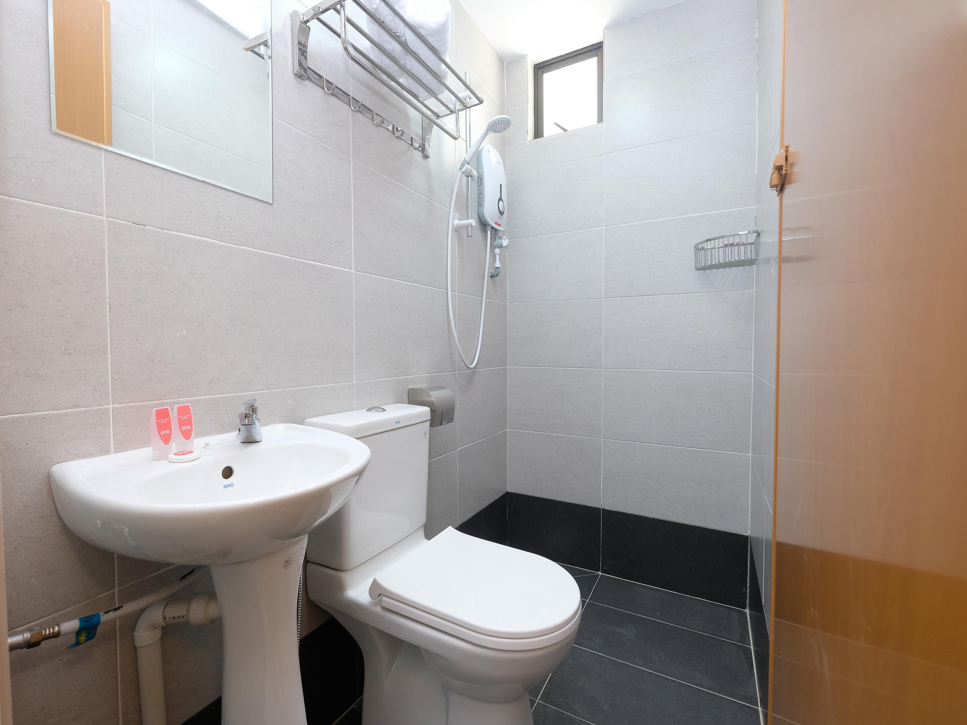 קואנטאן Oyo 44043 First Garden Hotel מראה חיצוני תמונה
