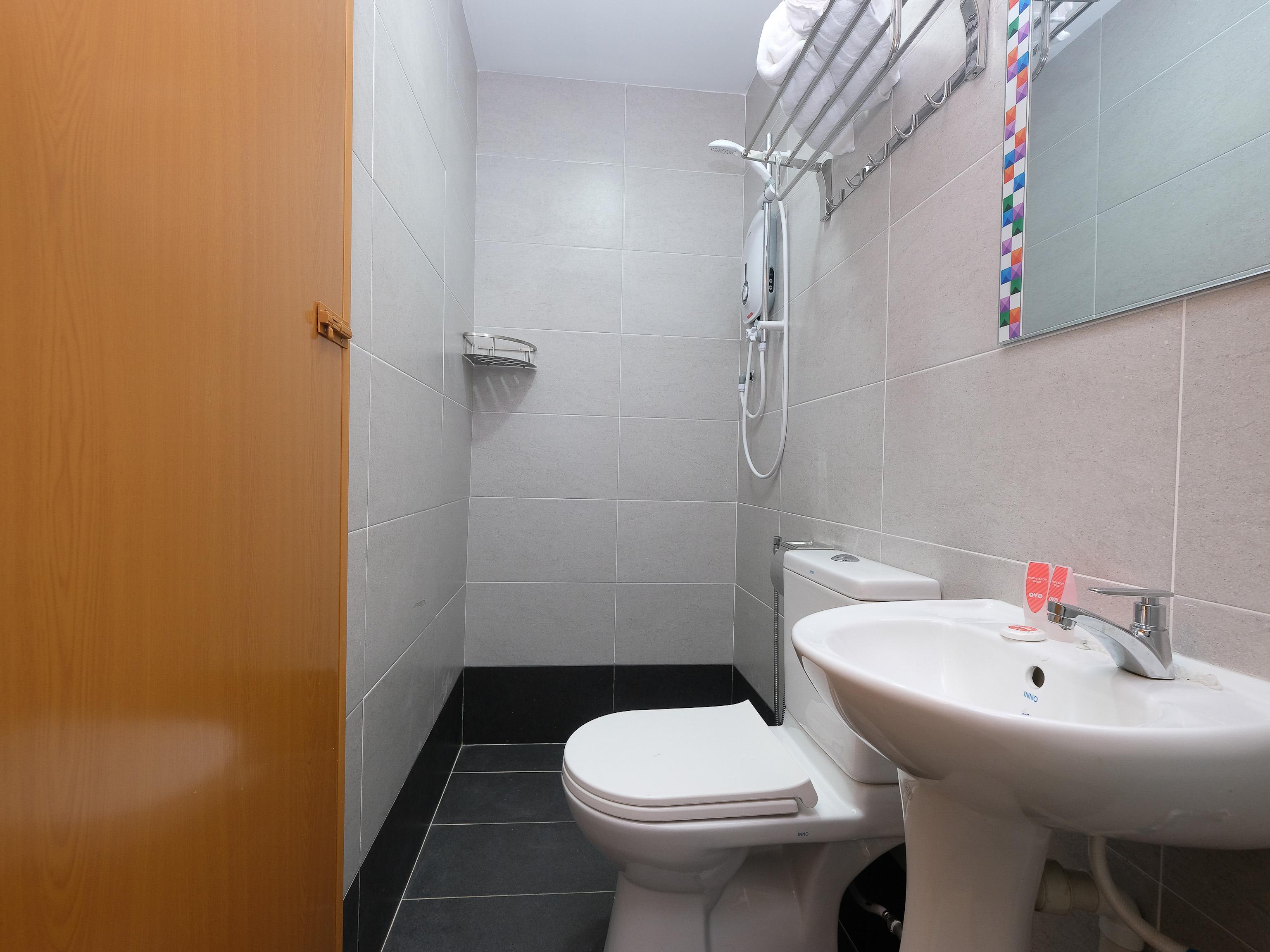 קואנטאן Oyo 44043 First Garden Hotel מראה חיצוני תמונה