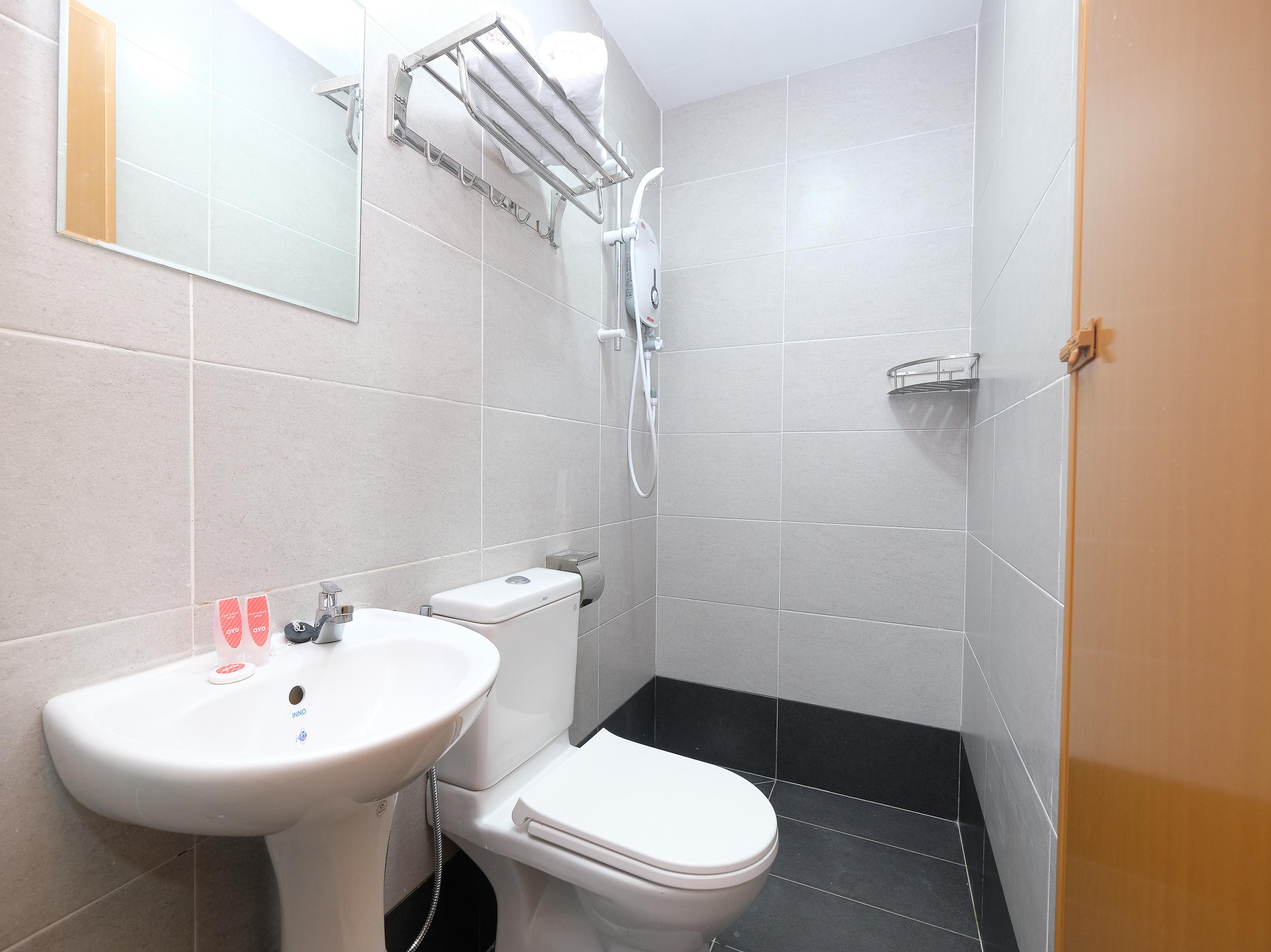 קואנטאן Oyo 44043 First Garden Hotel מראה חיצוני תמונה