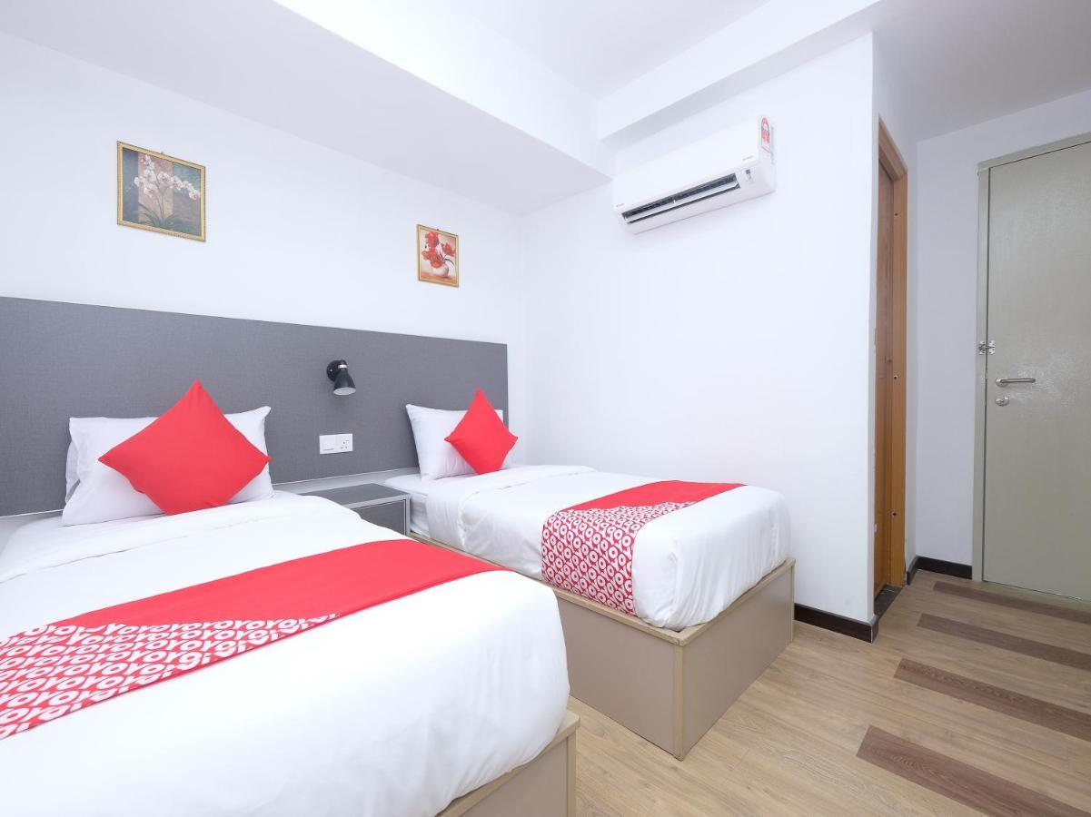 קואנטאן Oyo 44043 First Garden Hotel מראה חיצוני תמונה
